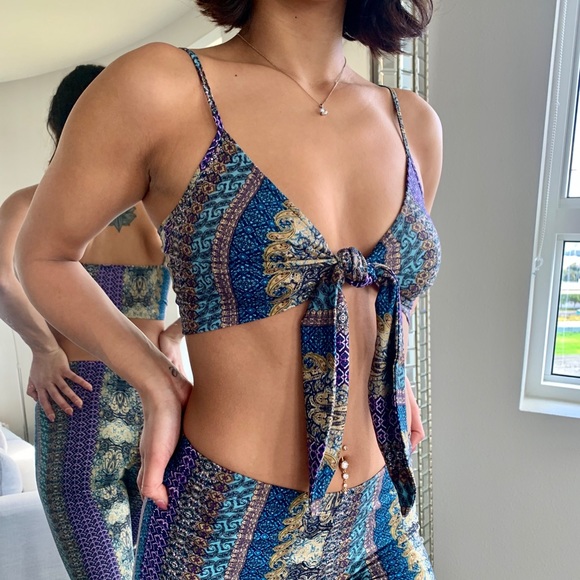 🦋ONE LEFT! 🦋Boho Tie Top - Picture 2 of 4